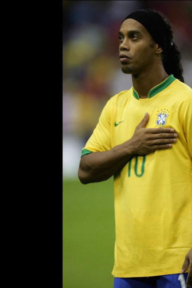 Футболист Атлетико Минейро Роналдиньо