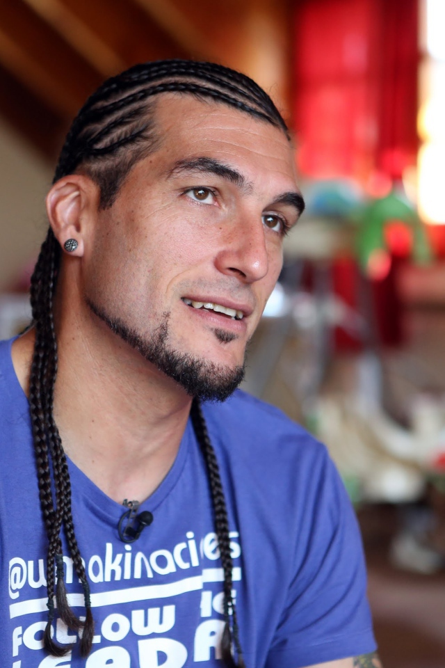 Футболист Барселоны Хосе Пинто в своем доме