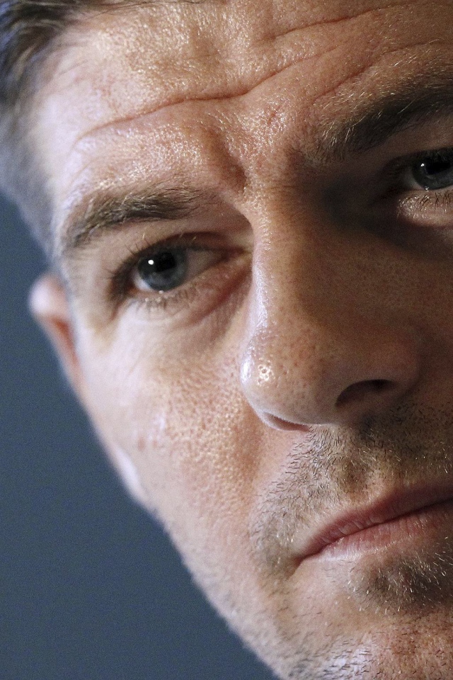 Футболист Ливерпуля Стивен крупным планом