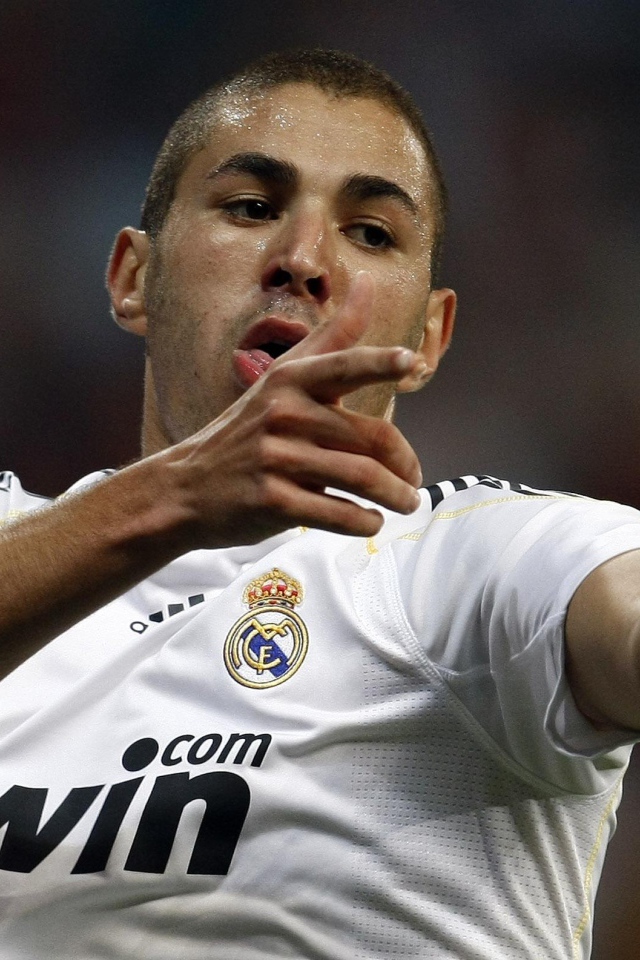 Нападающий Реал Мадрид Карим Бензема крупным планом