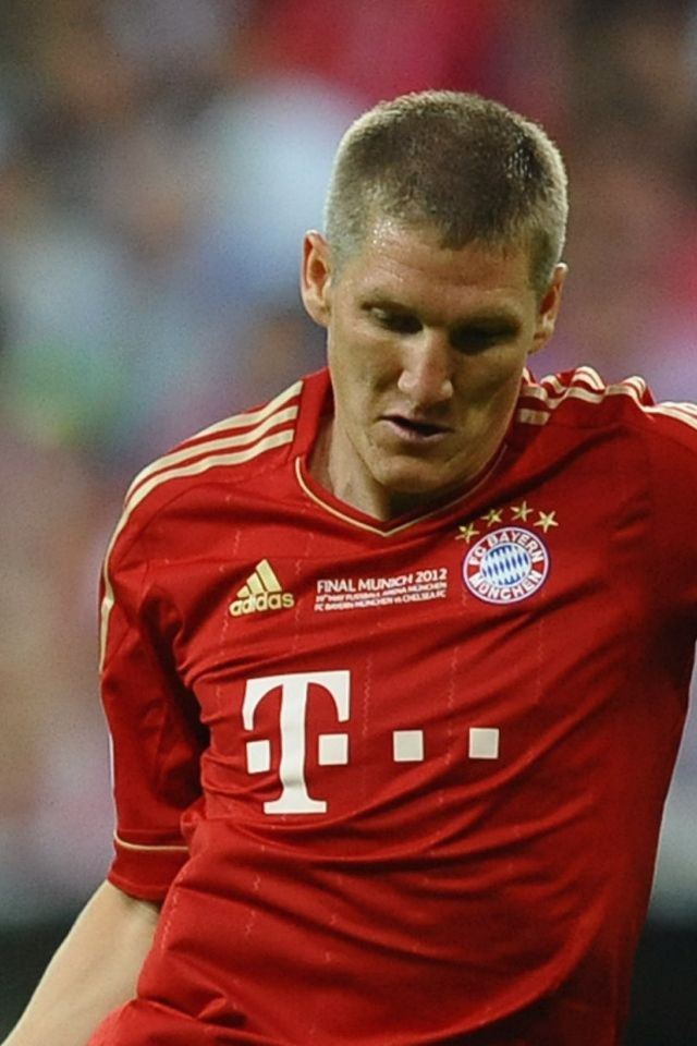  Полузащитник Баварии Бастиан Швайнштайгер