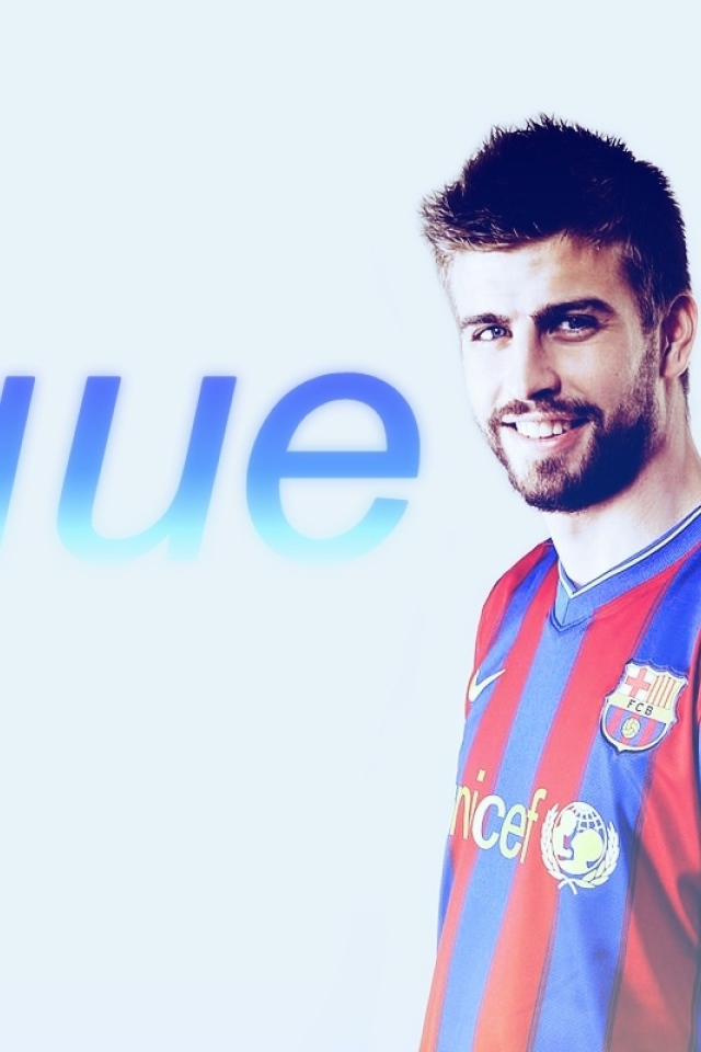 Игрок Барселоны Херард Пике на фотосессии