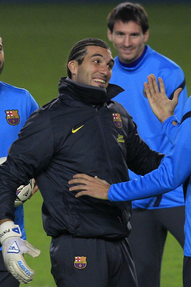 Игрок Барселоны Хосе Пинто после победы