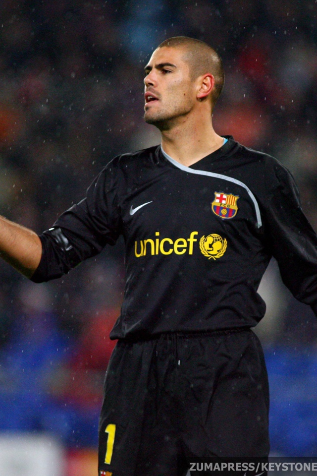 Игрок Барселоны Виктор Вальдес