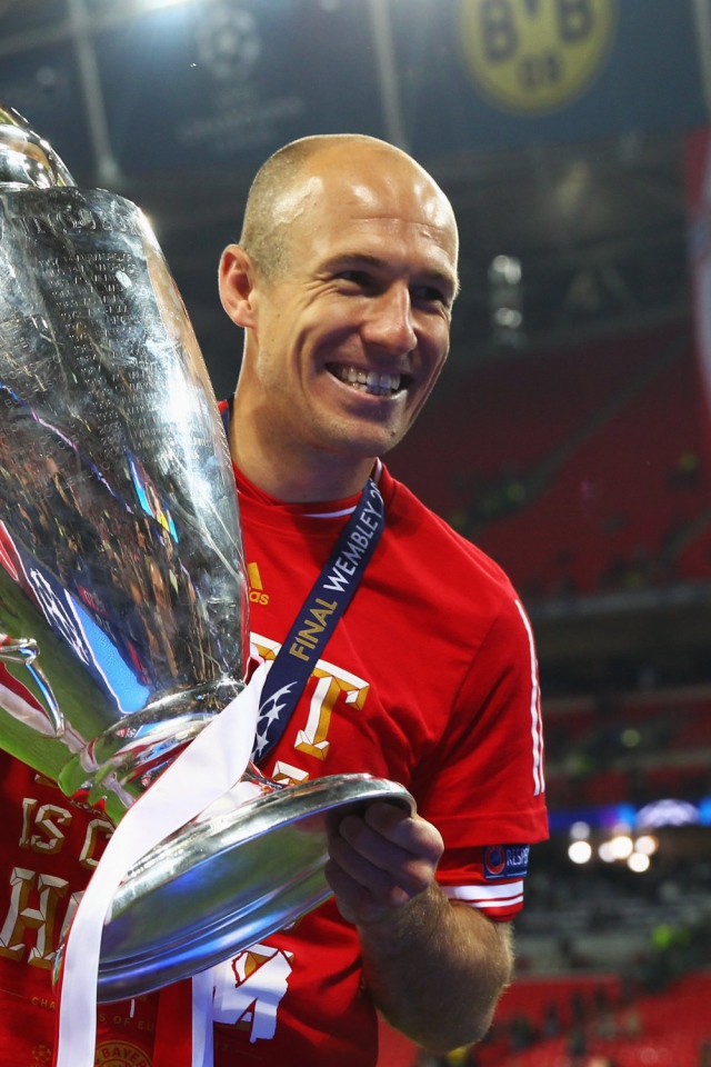 Игрок Баварии Арьен Роббен выиграл трофей