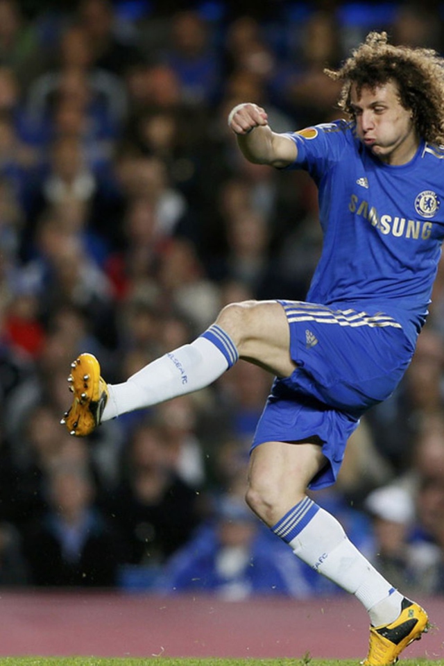  Игрок из Челси Давид Луис превосходной удар