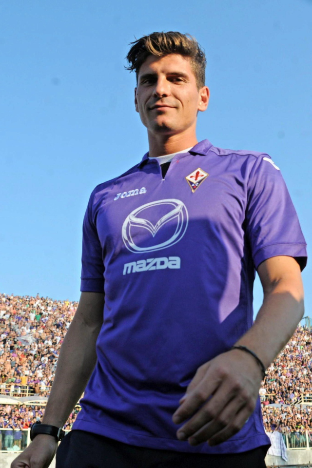 Игрок из Фиорентина Марио Гомес