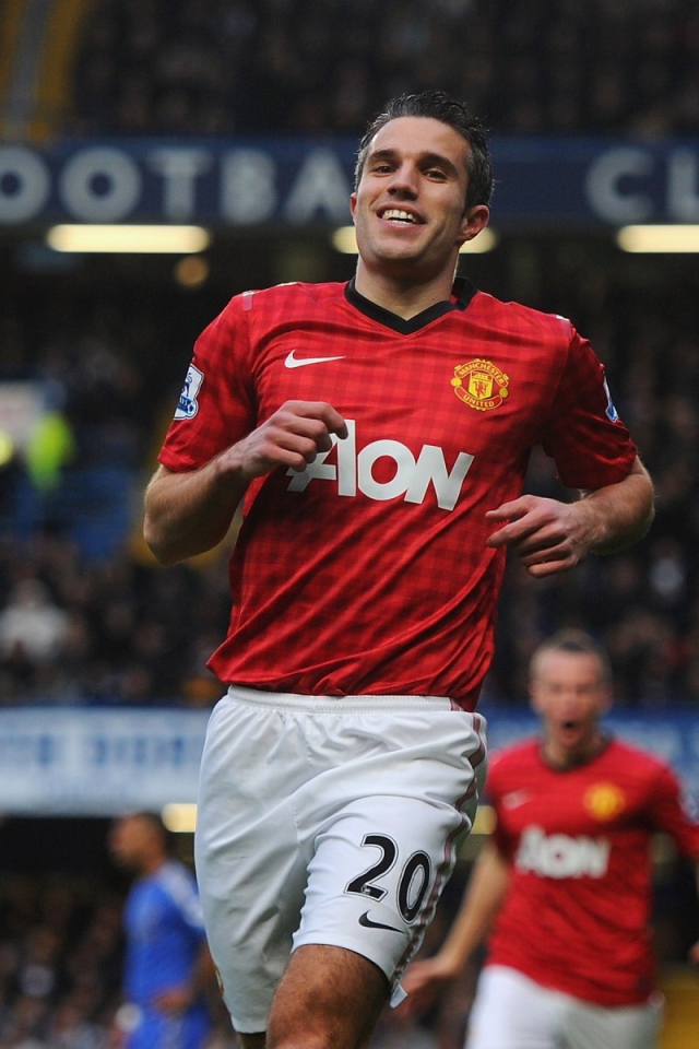 Игрок Манчестер Юнайтед Робин ван Перси после победы