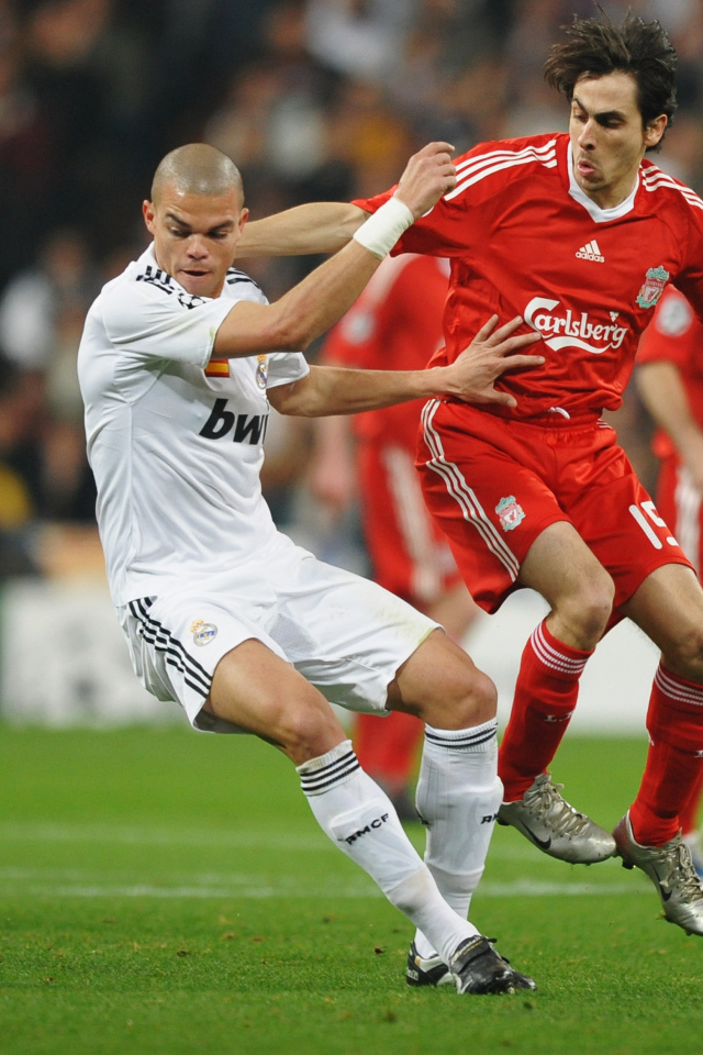 The player of Real Madrid Pepe is defending his gates