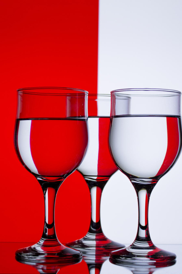 Бокалы с водой