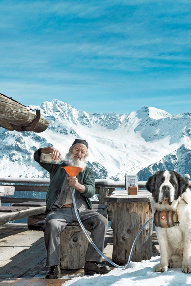 Старик с собакой сенбернаром