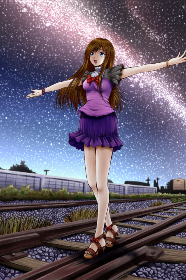 Девочка идет по рельсам