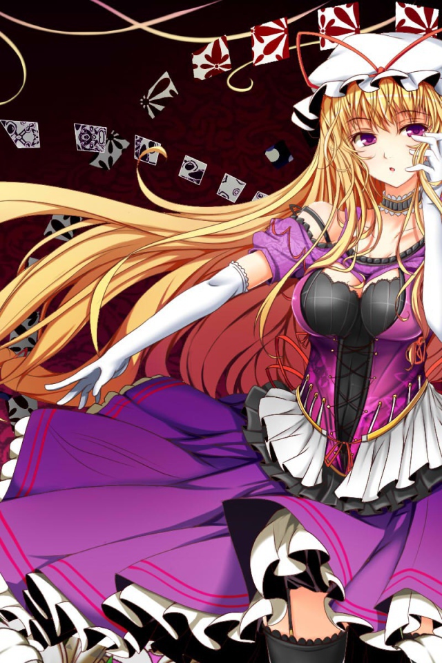 Девушка гадает на картах