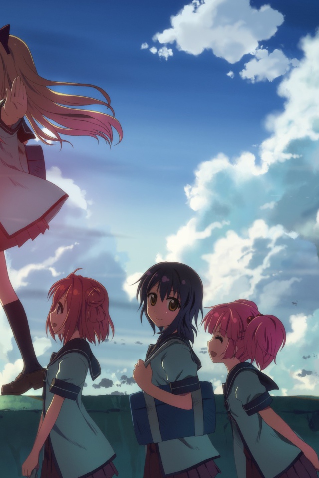 Девочка шагает по стене