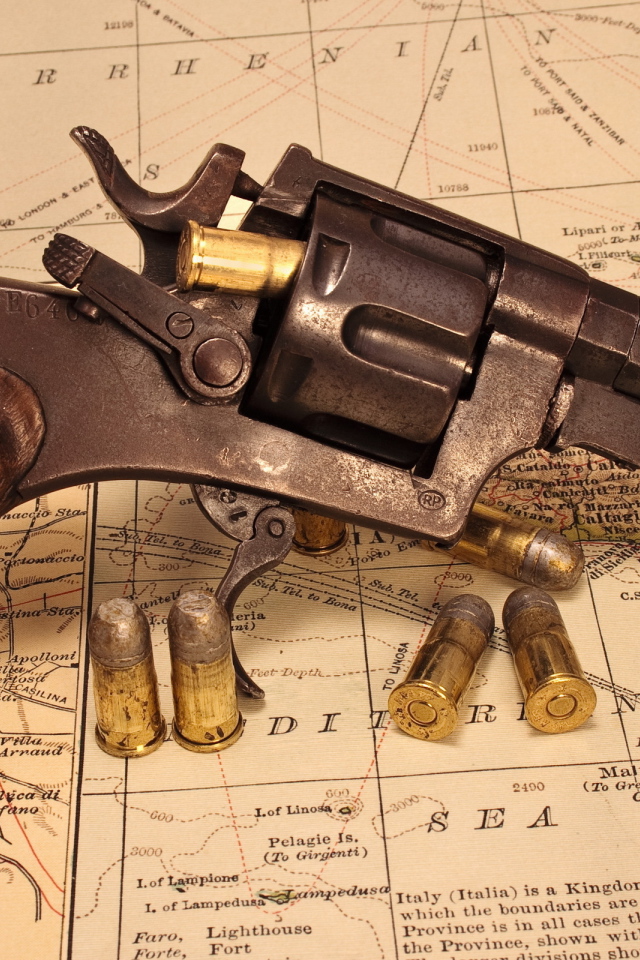 Старинный револьвер