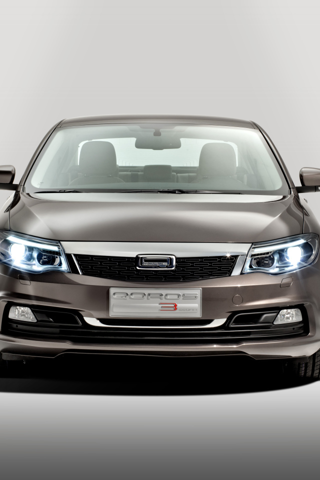 Красивый автомобиль Qoros 3 2014