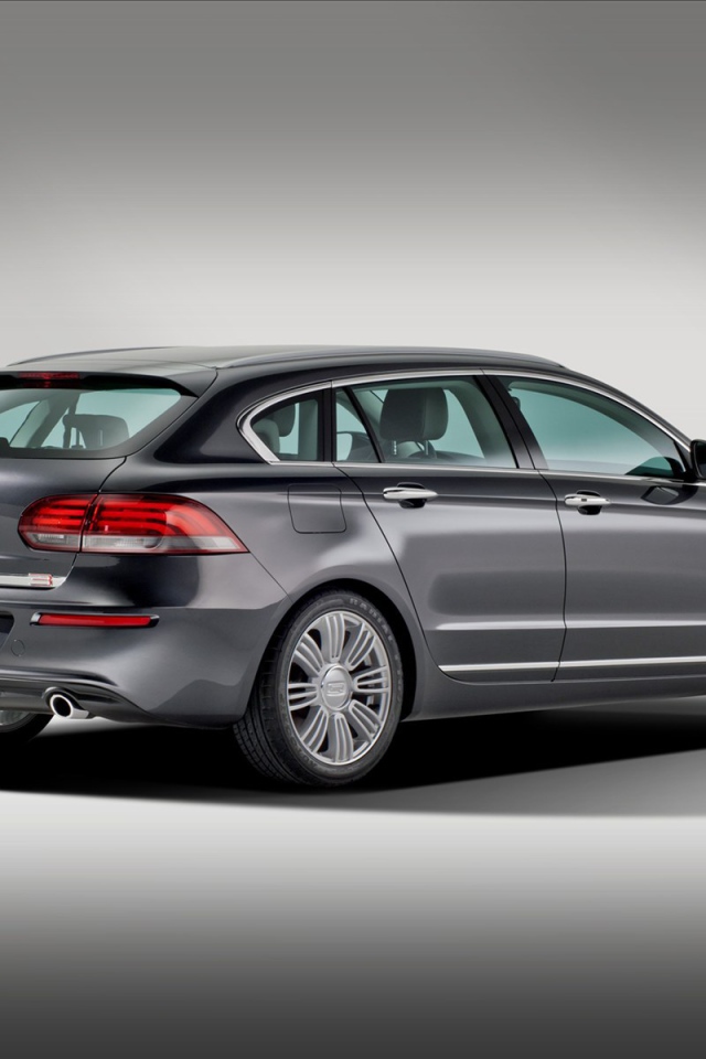 Автомобиль марки Qoros 3 2014