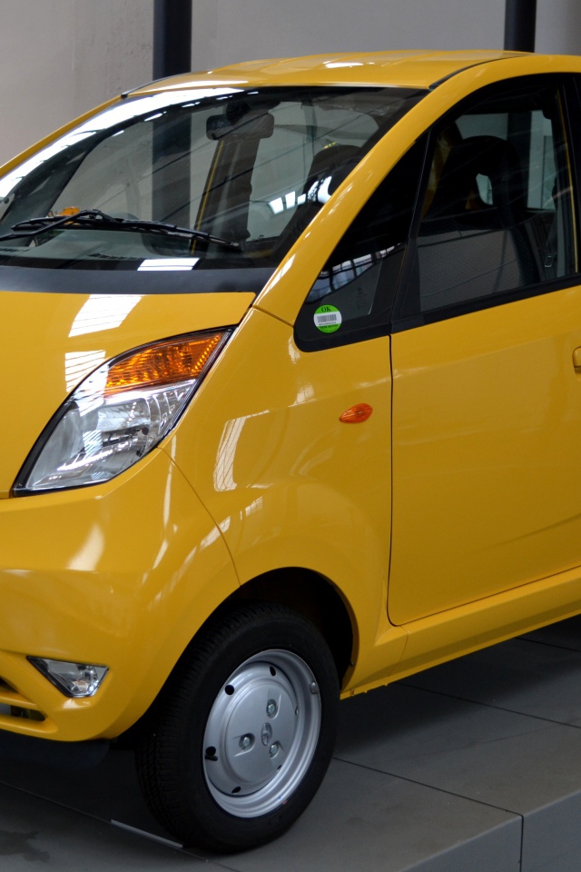 Надежная машина Tata Nano 2014