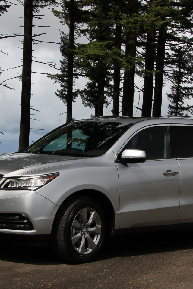 Автомобиль Acura RDX 2014 на дороге