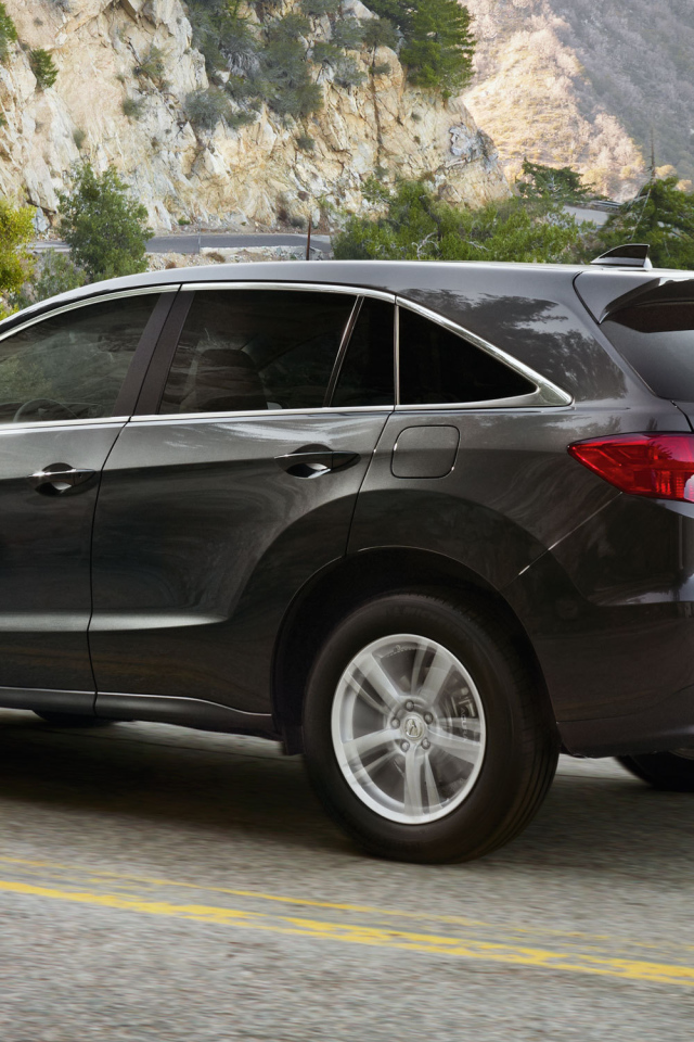 Автомобиль марки Acura модели RDX 2014