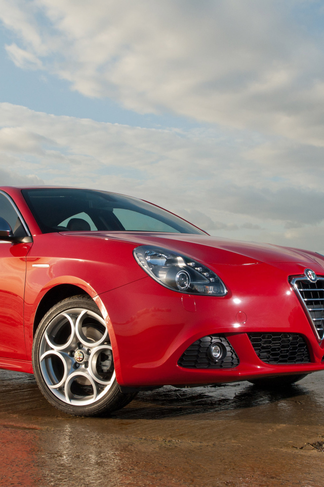 Автомобиль Alfa Romeo giulia на дороге