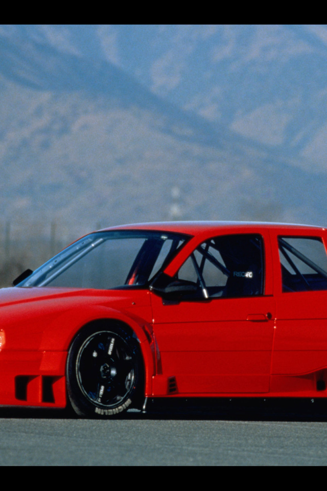 Красивый автомобиль Alfa Romeo 155