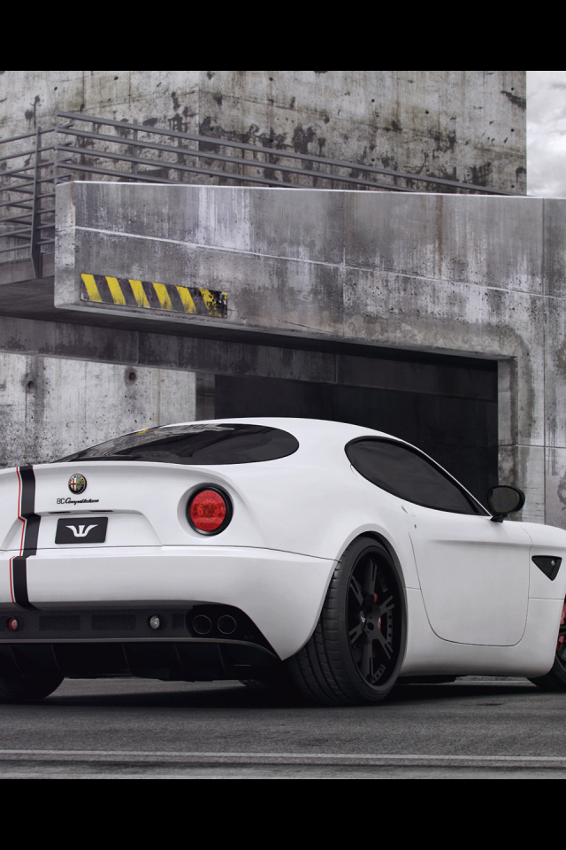 Красивый автомобиль Alfa Romeo 8c spider