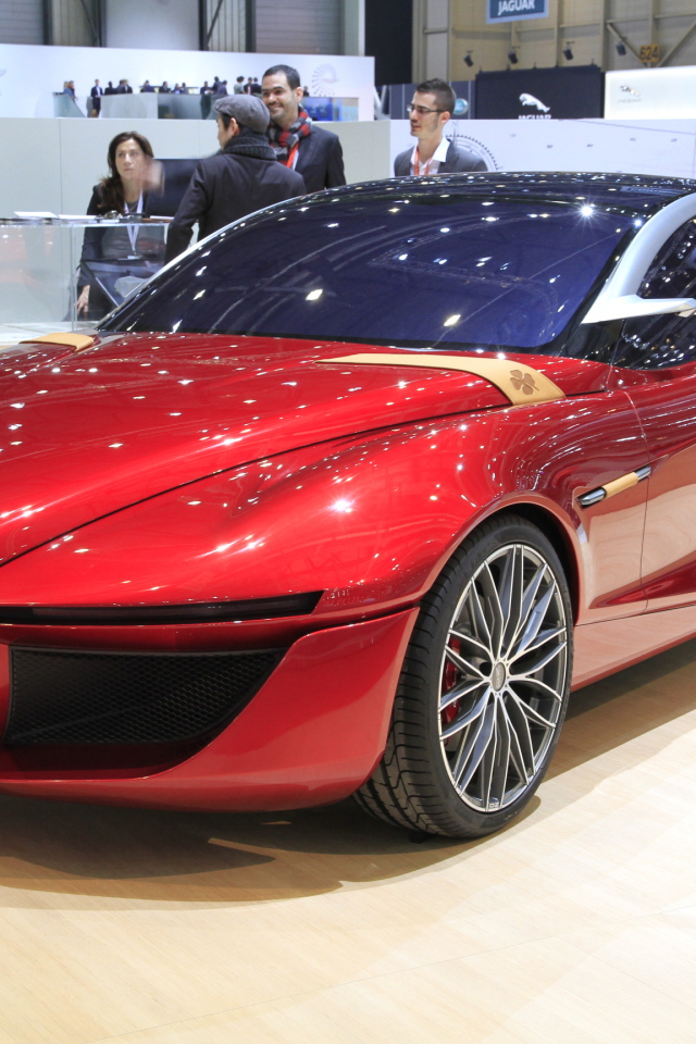 Красивый автомобиль Alfa Romeo gloria