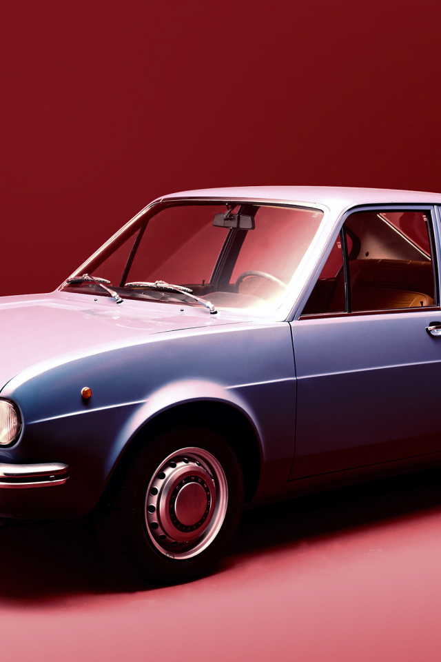 Автомобиль марки Alfa Romeo модели alfasud