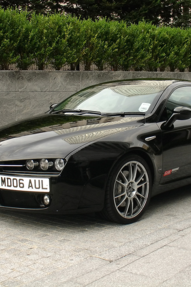 Автомобиль марки Alfa Romeo модели brera