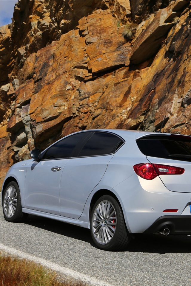 Автомобиль марки Alfa Romeo модели giulietta 2014