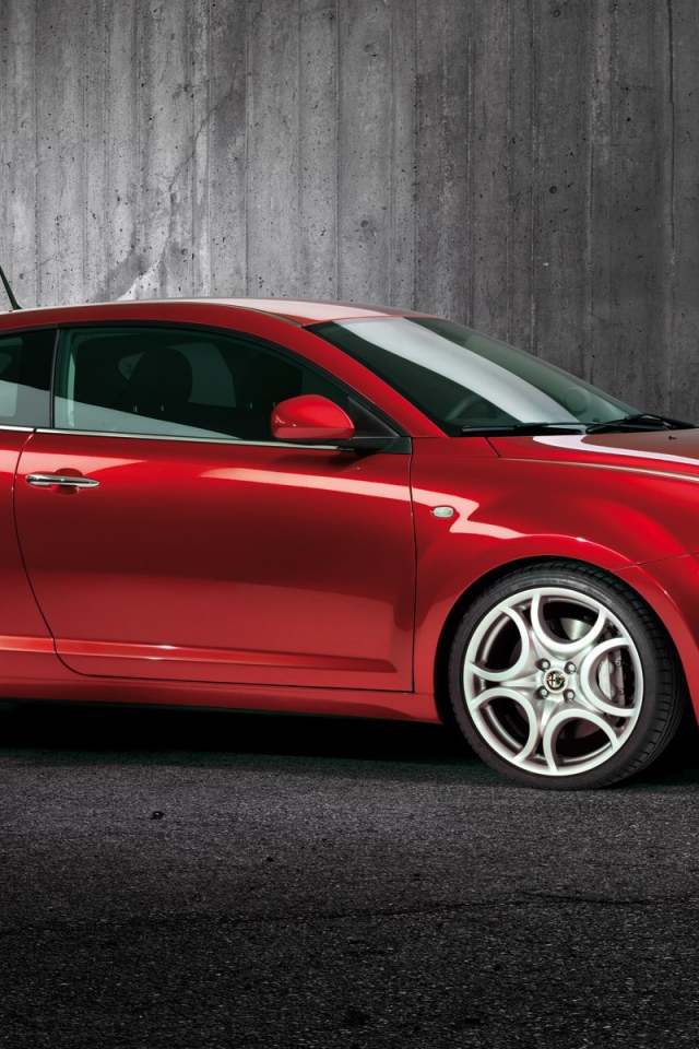 Автомобиль марки Alfa Romeo модели mito