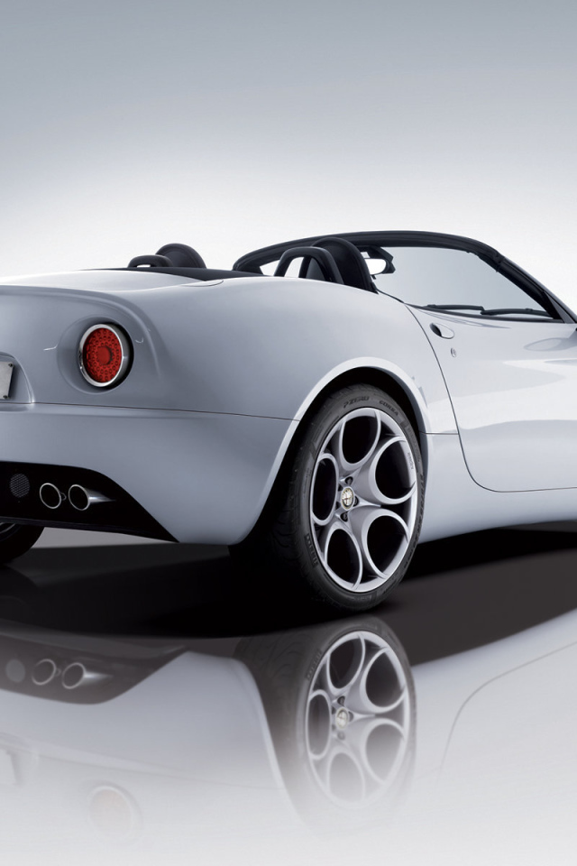 Новый автомобиль Alfa Romeo 8c spider
