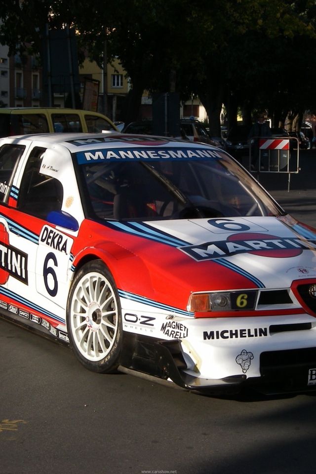 Надежный автомобиль Alfa Romeo 155