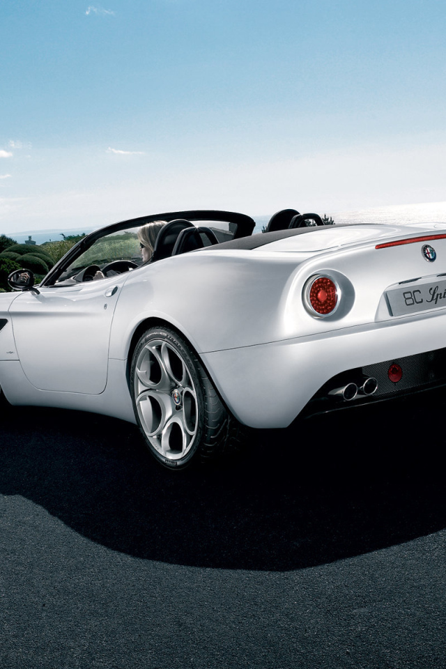 Надежный автомобиль Alfa Romeo 8c spider