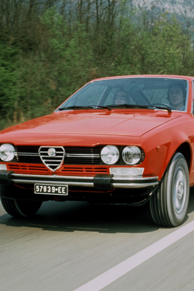 Надежная машина Alfa Romeo alfetta