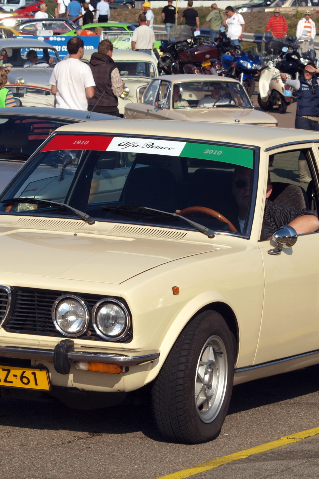 Новая машина Alfa Romeo alfetta