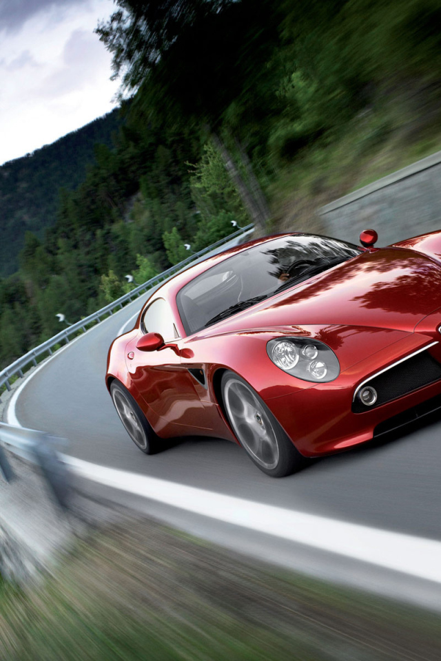 Альфа Ромео на горной дороге