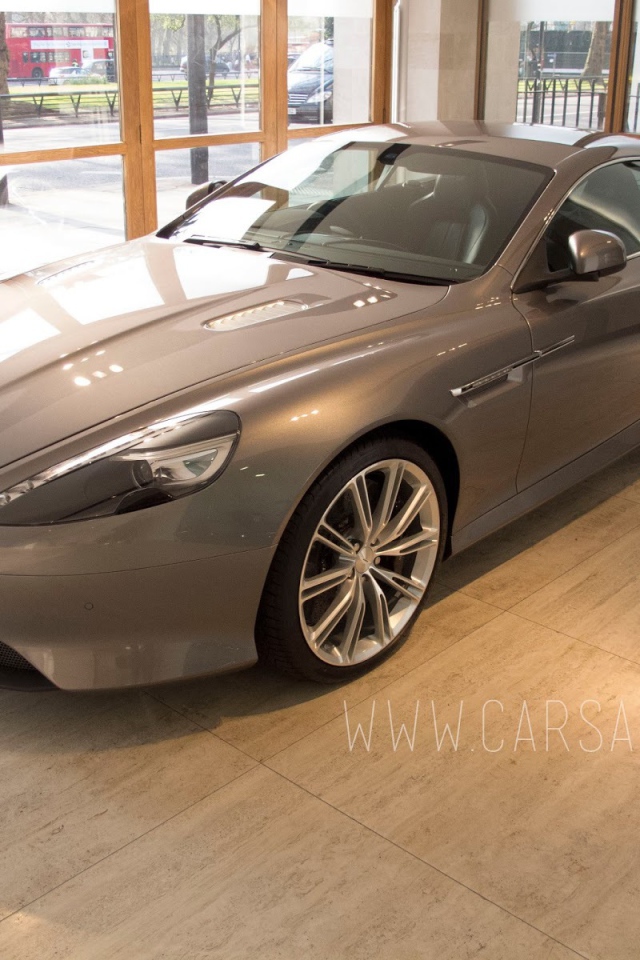 Красивый автомобиль Aston Martin aspire