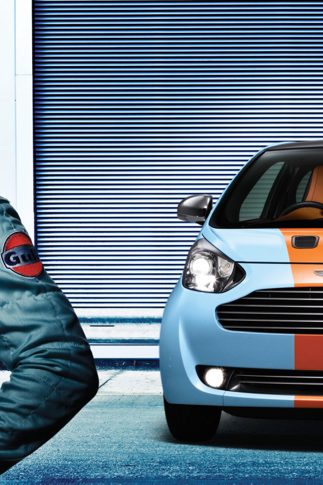 Красивый автомобиль Aston Martin cygnet в Москве