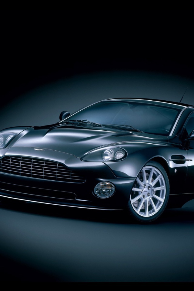 Красивый автомобиль Aston Martin vanquish