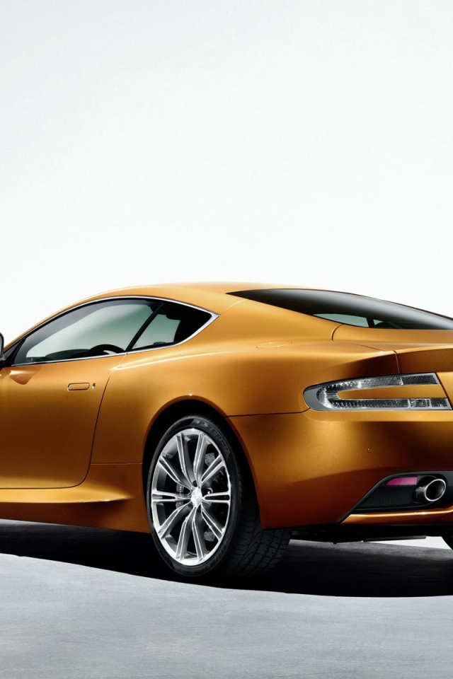 Красивый автомобиль Aston Martin virage в Москве