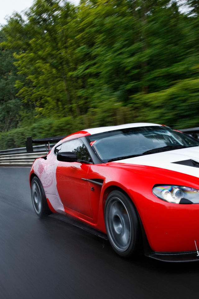 Красивый автомобиль Aston Martin zagato в Москве