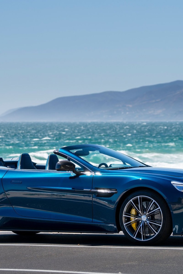 Красивый автомобиль Aston Martinvolante в Москве