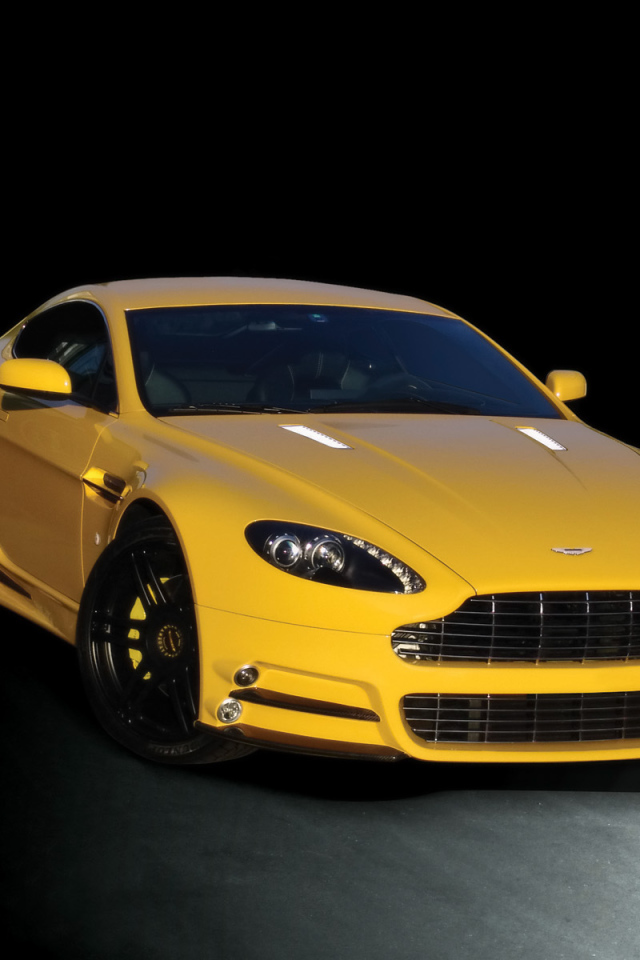 Автомобиль марки Aston Martin модели mansory