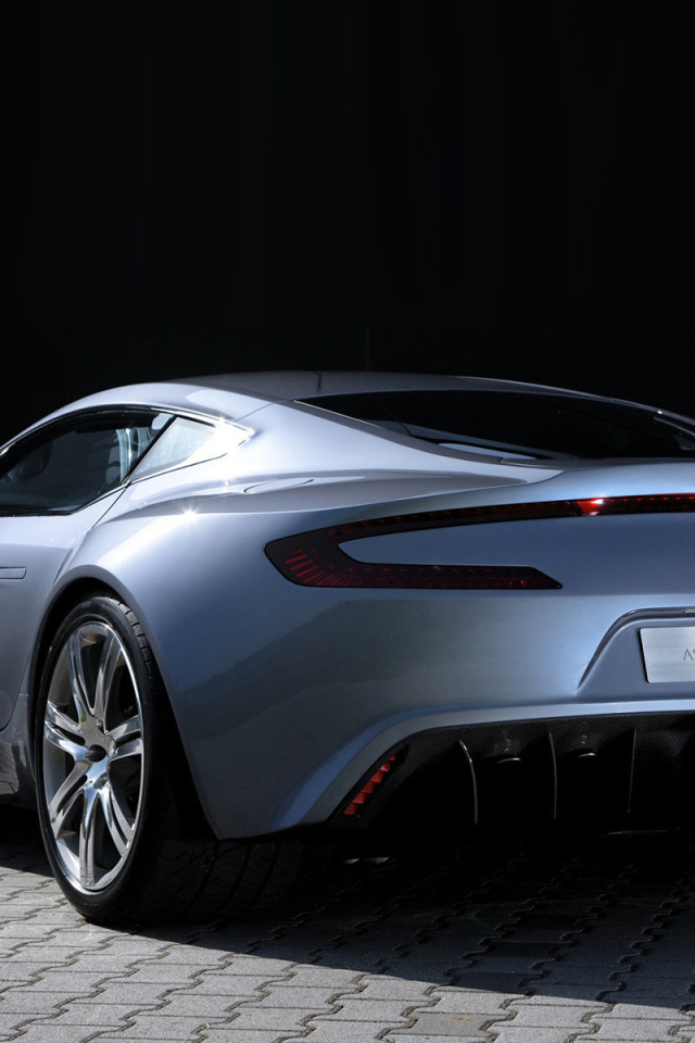 Автомобиль марки Aston Martin модели one 77
