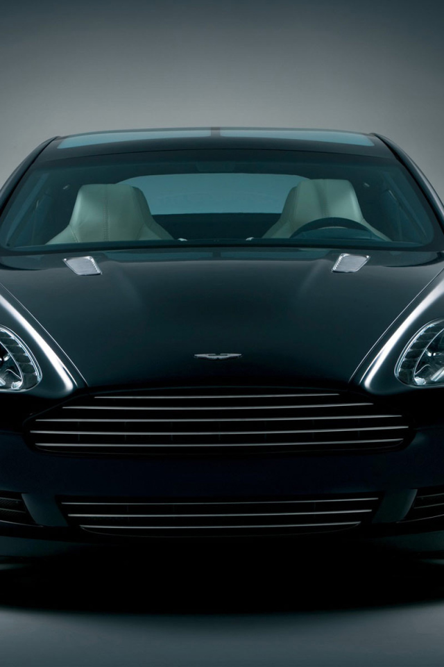 Автомобиль марки Aston Martin модели rapide