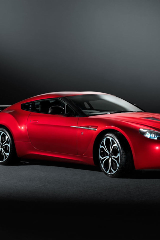 Автомобиль марки Aston Martin модели zagato