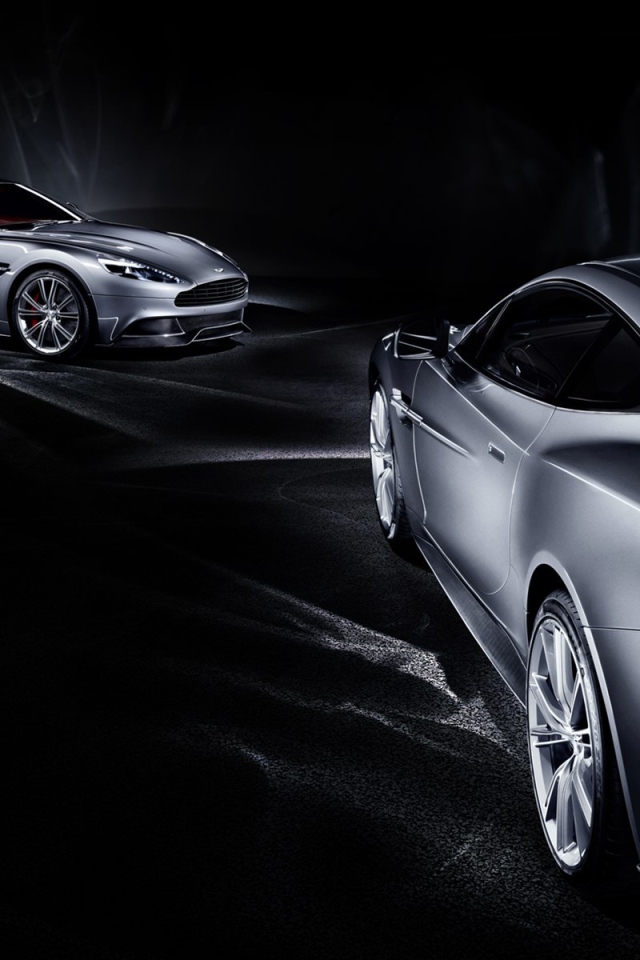 Автомобиль марки Aston Martin модели vanquish