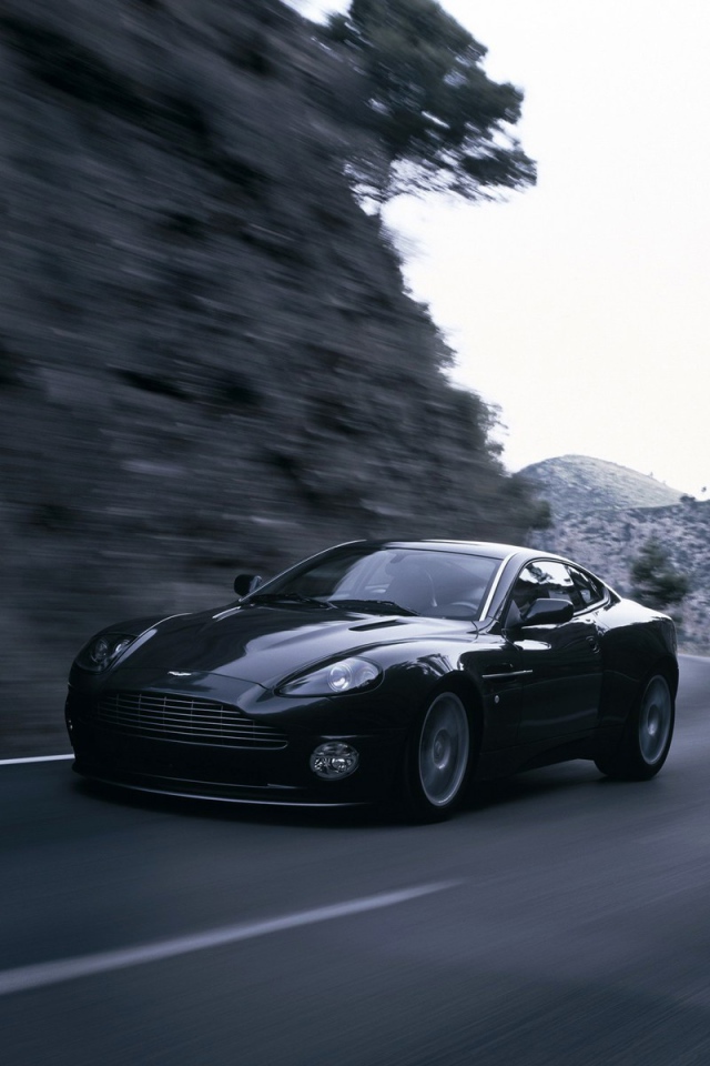 Дизайн автомобиля Aston Martin v12